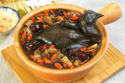 Gà ác hầm thuốc bắc có tác dụng gì